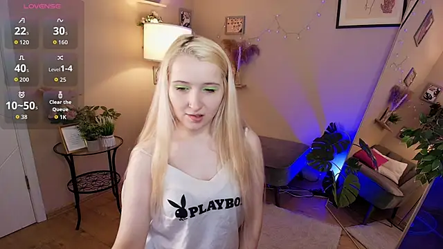 Snapshot of Milana_Key chatting on November 8, 9:13 pm Milana Key online show from November 8, 9:13 pm