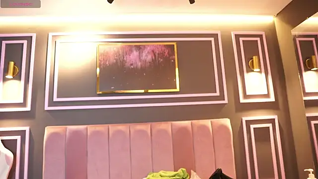 Tayler Kim online show from November 9, 4:16 pm