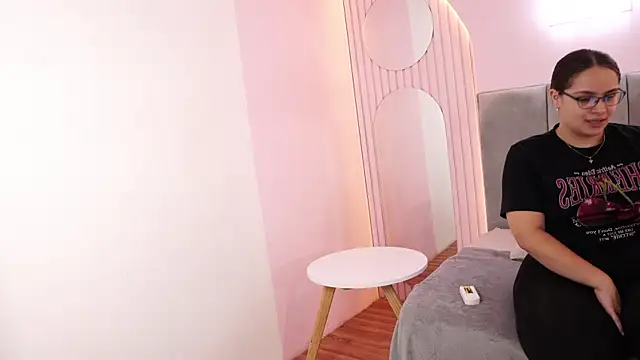 Tayler Kim online show from January 8, 6:43 pm