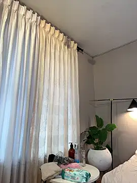 Tayler Kim online show from February 17, 6:36 pm