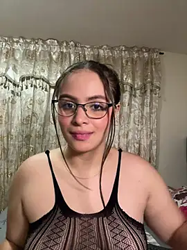 Snapshot of Tayler_Kim chatting on July 28, 8:23 pm Tayler Kim online show from July 28, 8:23 pm