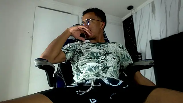 aston xvera online show from November 7, 3:39 am