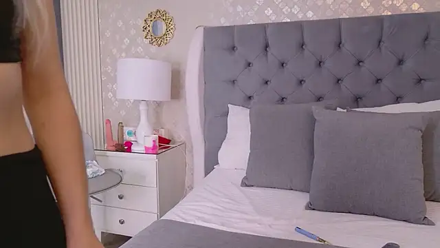 ZoeWilliis online show from July 26, 11:06 am