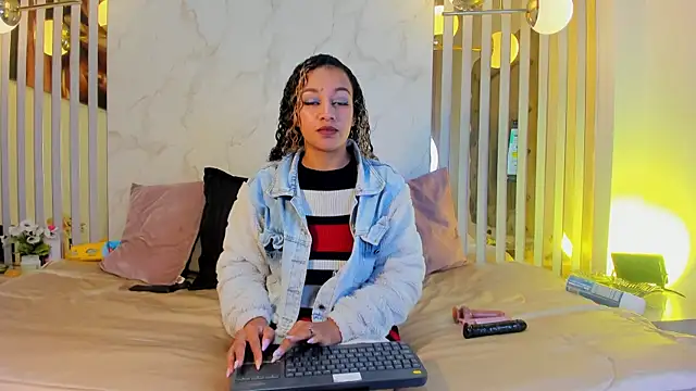 Snapshot of Melaniegh_ chatting on September 9, 11:10 am Melaniegh  online show from September 9, 11:10 am