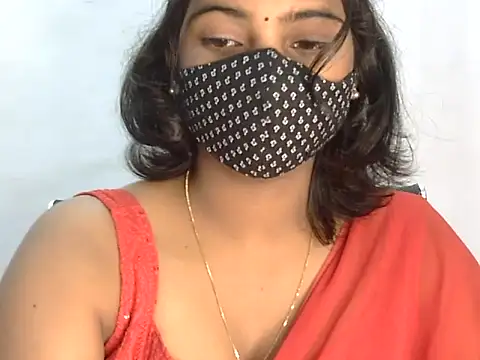 Hott Noor online show from October 31, 11:33 am