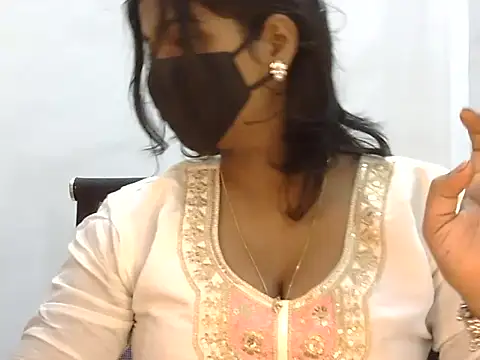 Hott Noor online show from November 9, 10:19 pm