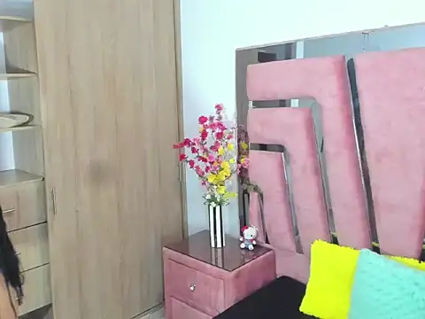 Snapshot of MaraKarly chatting on November 10, 7:35 pm MaraKarly online show from November 10, 7:35 pm