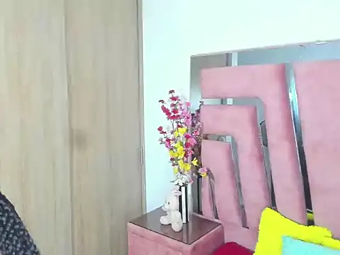 Snapshot of MaraKarly chatting on November 13, 8:41 pm MaraKarly online show from November 13, 8:41 pm