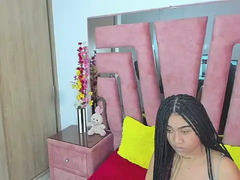 Snapshot of MaraKarly chatting on November 16, 5:40 pm MaraKarly online show from November 16, 5:40 pm