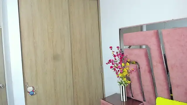 Snapshot of MaraKarly chatting on November 24, 8:08 pm MaraKarly online show from November 24, 8:08 pm