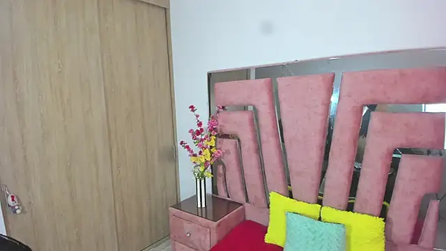 Snapshot of MaraKarly chatting on November 30, 6:34 pm MaraKarly online show from November 30, 6:34 pm