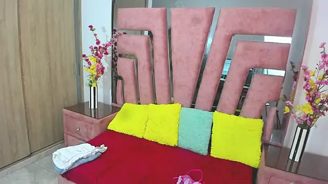 Snapshot of MaraKarly chatting on December 15, 7:29 pm MaraKarly online show from December 15, 7:29 pm