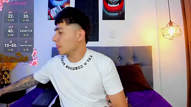 Snapshot of Nicolas_James_Sc chatting on October 23, 1:43 pm Nicolas James Sc online show from October 23, 1:43 pm