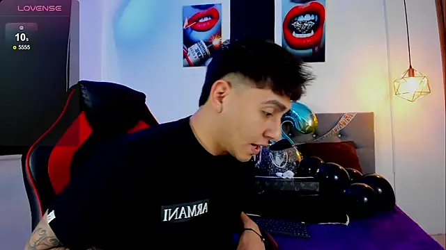 Snapshot of Nicolas_James_Sc chatting on October 24, 2:46 pm Nicolas James Sc online show from October 24, 2:46 pm