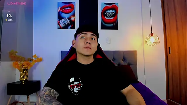 Snapshot of Nicolas_James_Sc chatting on October 27, 1:37 pm Nicolas James Sc online show from October 27, 1:37 pm