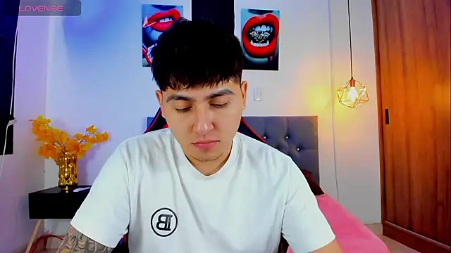 Snapshot of Nicolas_James_Sc chatting on November 24, 2:06 pm Nicolas James Sc online show from November 24, 2:06 pm