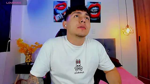 Snapshot of Nicolas_James_Sc chatting on November 27, 2:30 pm Nicolas James Sc online show from November 27, 2:30 pm