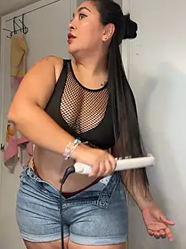 latina curvy22 online show from May 10, 7:41 pm
