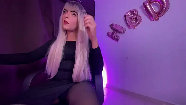 Snapshot of regina_mills_milk chatting on December 5, 2:31 am regina mills milk online show from December 5, 2:31 am