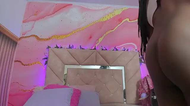 Snapshot of Taylor_oriana_ chatting on November 8, 10:59 am Taylor oriana online show from November 8, 10:59 am