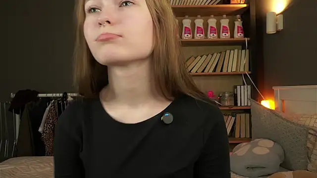 LynHillaire online show from February 14, 11:18 am