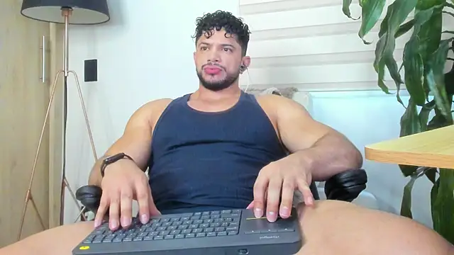 Snapshot of Erick_Thompsonx chatting on July 10, 9:39 pm Erick Thompsonx online show from July 10, 9:39 pm