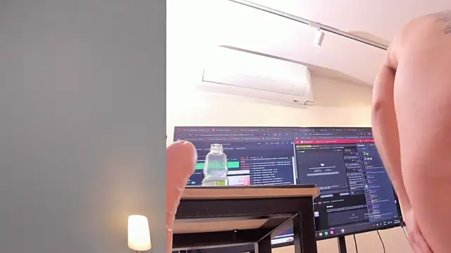 emilytowzen online show from June 14, 2:24 am