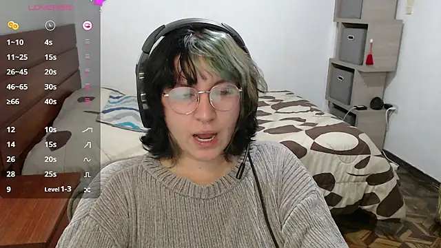 Froggyinthebox online show from June 18, 2:23 am