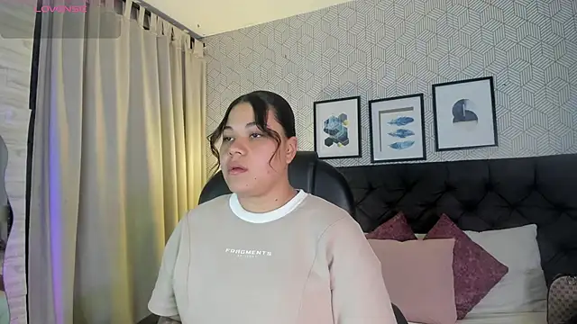 Snapshot of sophie__blare chatting on July 7, 6:56 pm sophie blare online show from July 7, 6:56 pm