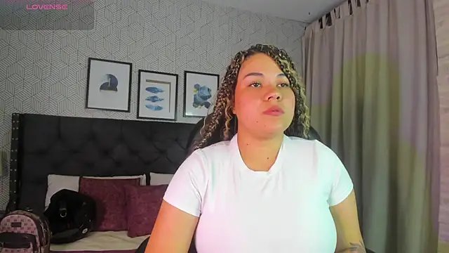 Snapshot of sophie__blare chatting on July 17, 6:57 pm sophie blare online show from July 17, 6:57 pm