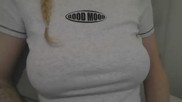 flirty babe x online show from October 9, 5:00 pm