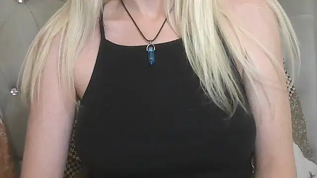 Snapshot of flirty_babe_x chatting on August 1, 11:58 pm flirty babe x online show from August 1, 11:58 pm