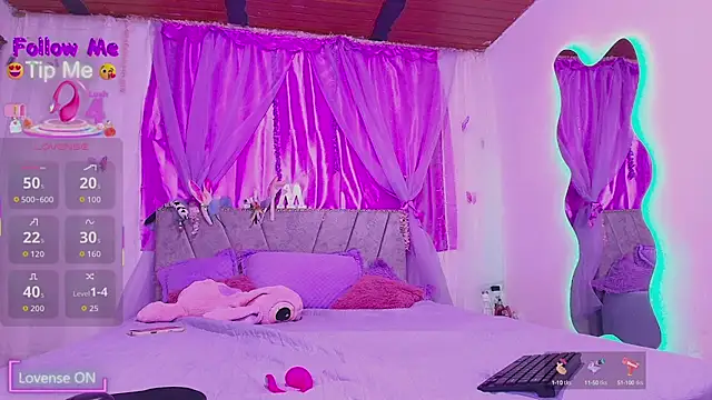 Snapshot of MeganRouss74 chatting on October 12, 11:53 am MeganRouss74 online show from October 12, 11:53 am