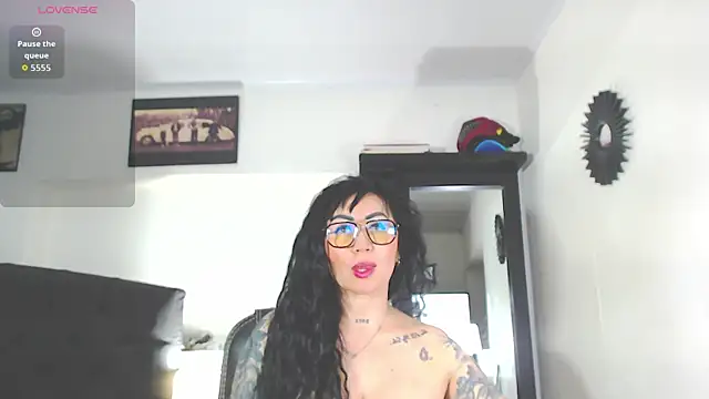 Snapshot of Vicky_hotmilf chatting on October 9, 11:19 am Vicky hotmilf online show from October 9, 11:19 am