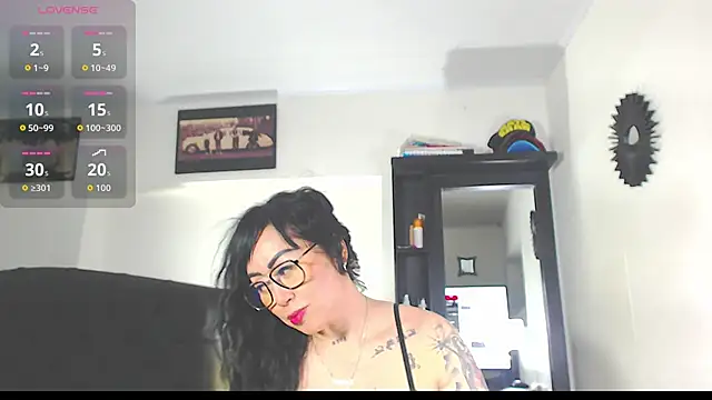 Snapshot of Vicky_hotmilf chatting on October 23, 10:47 am Vicky hotmilf online show from October 23, 10:47 am