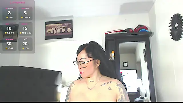 Snapshot of Vicky_hotmilf chatting on November 11, 11:10 am Vicky hotmilf online show from November 11, 11:10 am