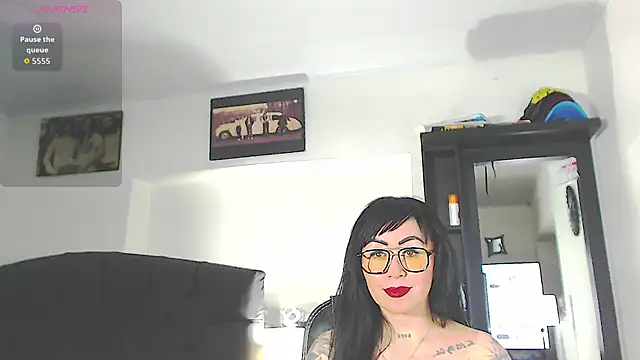 Snapshot of Vicky_hotmilf chatting on November 24, 3:01 pm Vicky hotmilf online show from November 24, 3:01 pm