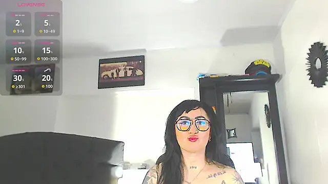 Snapshot of Vicky_hotmilf chatting on December 4, 10:57 am Vicky hotmilf online show from December 4, 10:57 am