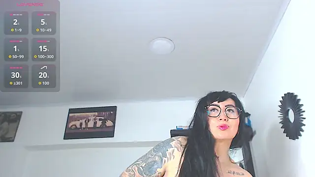 Snapshot of Vicky_hotmilf chatting on June 10, 11:09 am Vicky hotmilf online show from June 10, 11:09 am