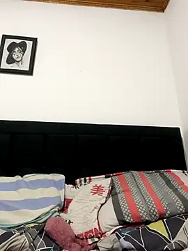 coupledesire18 online show from October 16, 12:11 am