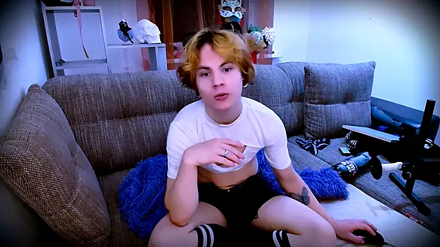 Snapshot of SparkyFerret chatting on November 20, 4:18 pm SparkyFerret online show from November 20, 4:18 pm