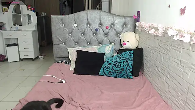 EmilyCoy  online show from July 9, 7:07 pm