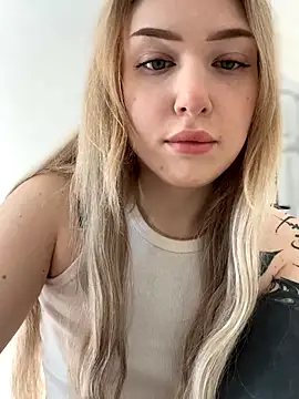 Snapshot of elliss_ chatting on September 30, 7:13 am elliss  online show from September 30, 7:13 am
