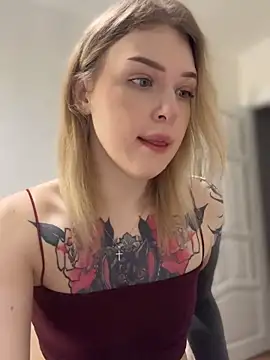 Snapshot of elliss_ chatting on October 9, 8:01 am elliss  online show from October 9, 8:01 am