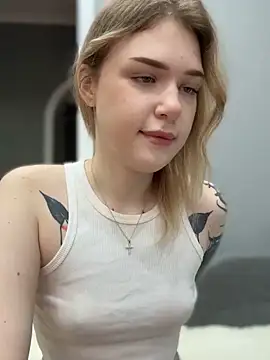Snapshot of elliss_ chatting on October 11, 7:40 am elliss  online show from October 11, 7:40 am