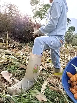 Snapshot of Tin_tanny chatting on November 22, 8:35 am Tin tanny online show from November 22, 8:35 am