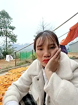 Snapshot of Tin_tanny chatting on November 24, 2:11 am Tin tanny online show from November 24, 2:11 am