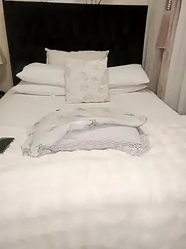 Snapshot of Creamy_Chocolatex chatting on October 24, 6:04 pm Creamy Chocolatex online show from October 24, 6:04 pm