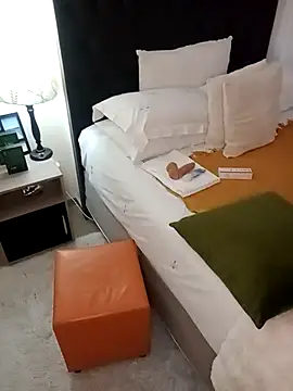 Snapshot of Creamy_Chocolatex chatting on November 15, 4:14 pm Creamy Chocolatex online show from November 15, 4:14 pm