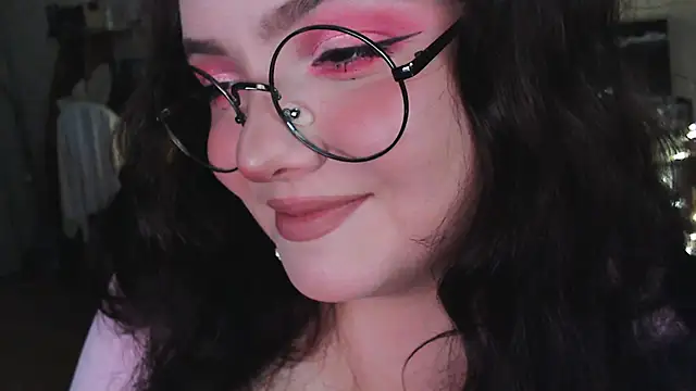 EmillyBones online show from September 19, 7:14 pm